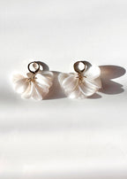 Boucles d'oreilles Peony - blanc nacré