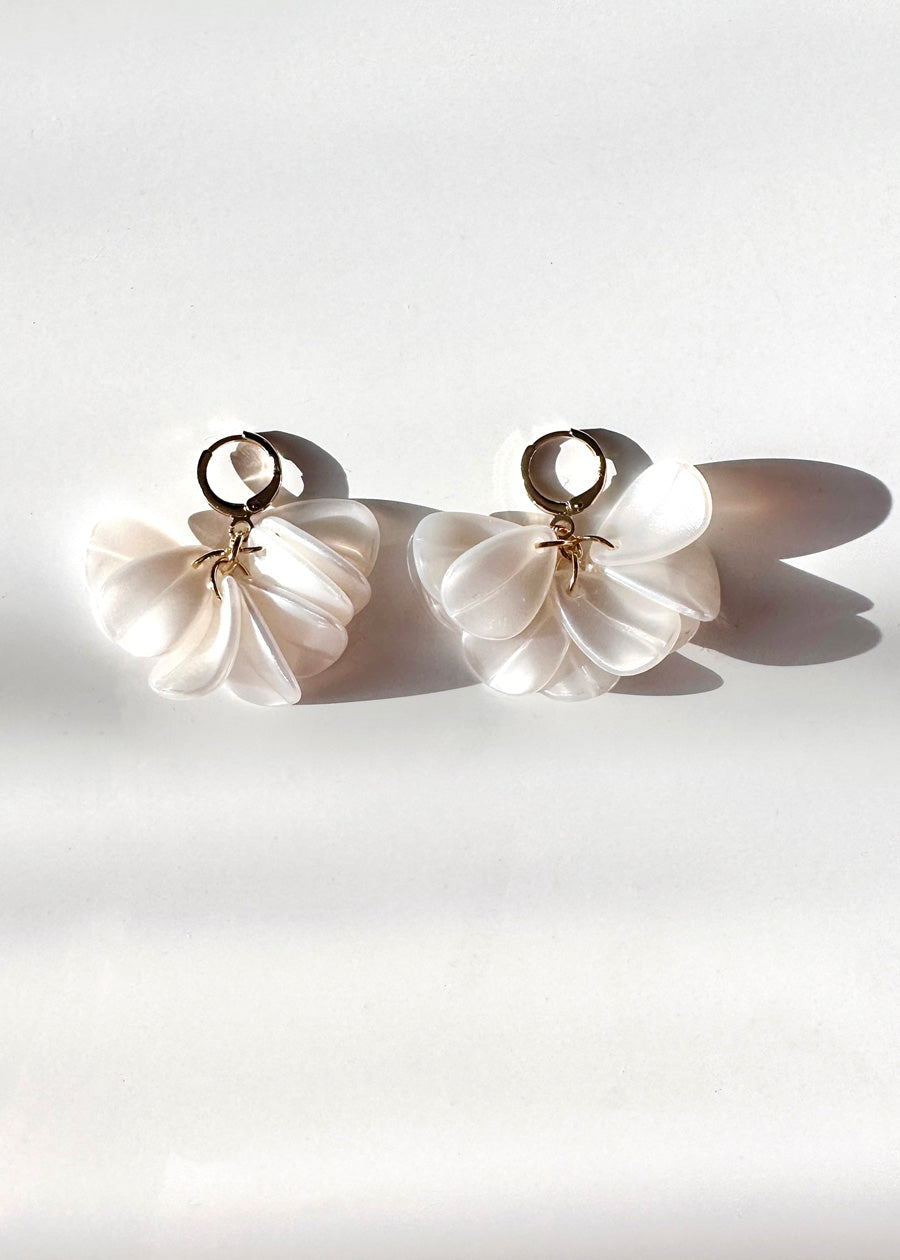 Boucles d'oreilles Peony - blanc nacré