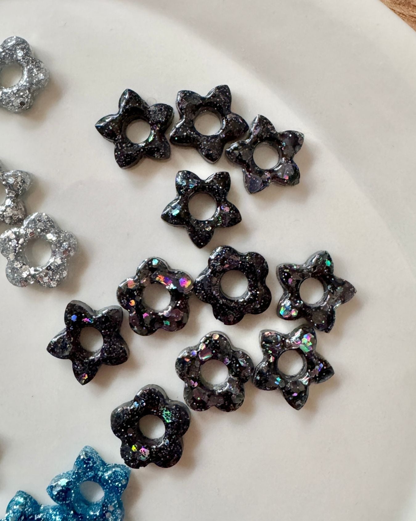 Mini créoles fleurs Hibiscus - black onyx