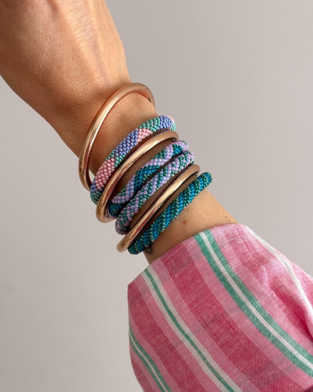Bracelet népalais #103 (vert, bleu et rose)