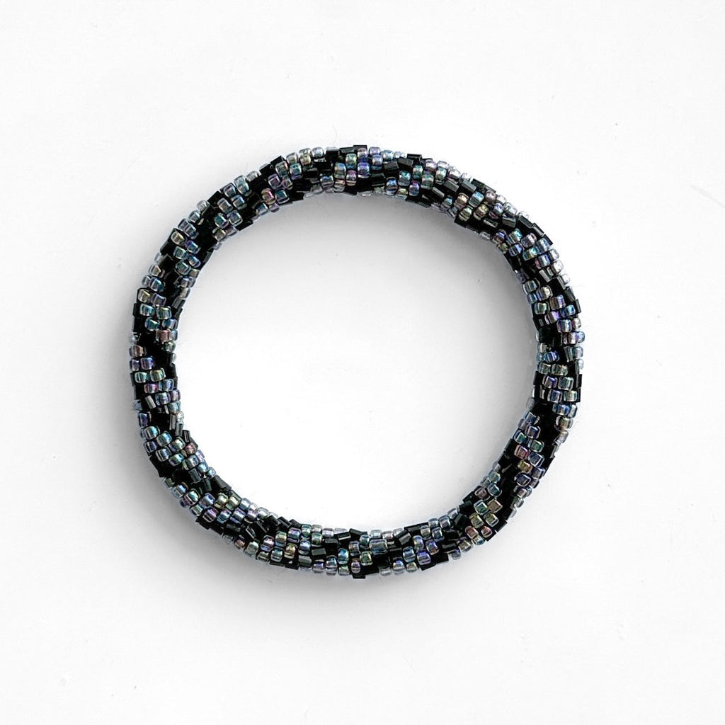 Bracelet népalais #57 (noir et irisé bleu gris)