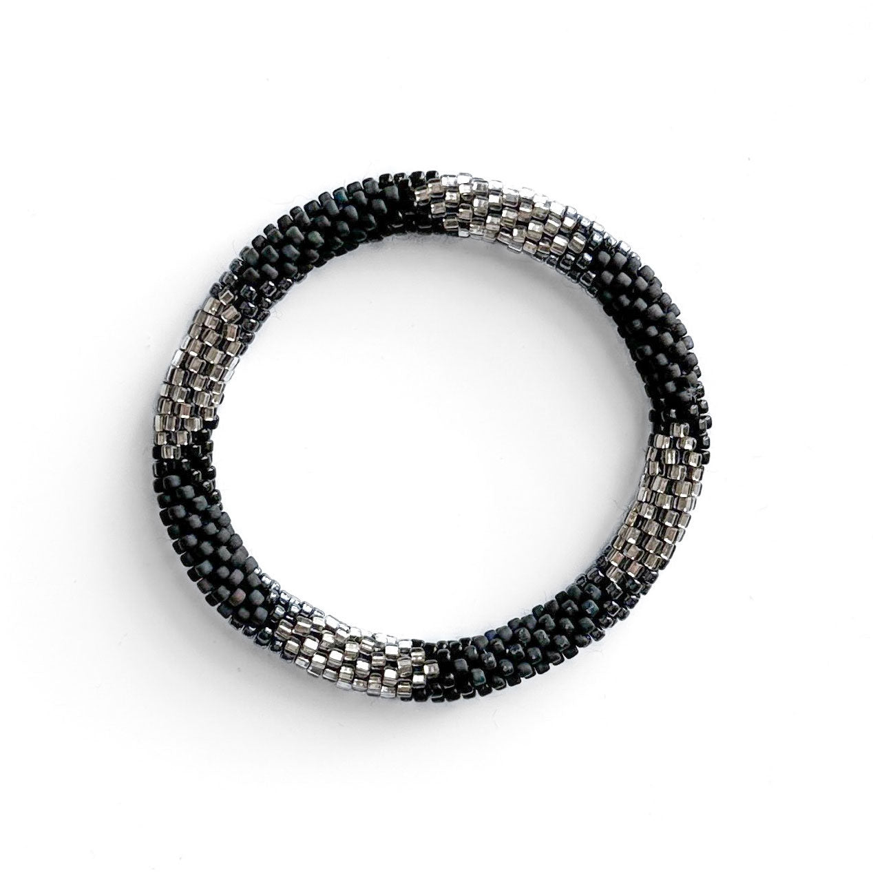 Bracelet népalais #63 (noir, dark silver et silver)