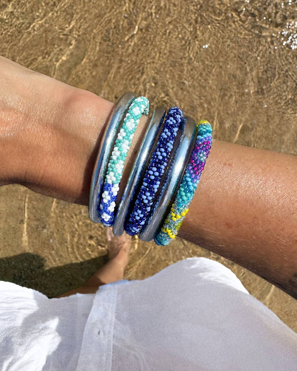 Bracelet népalais #121 (blanc, vert et bleu)