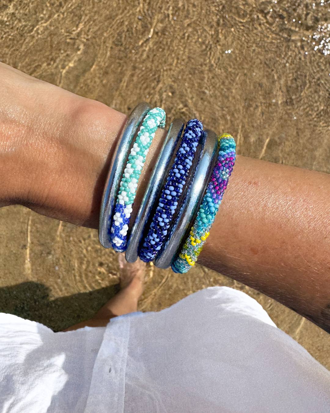 Bracelet népalais #121 (blanc, vert et bleu)