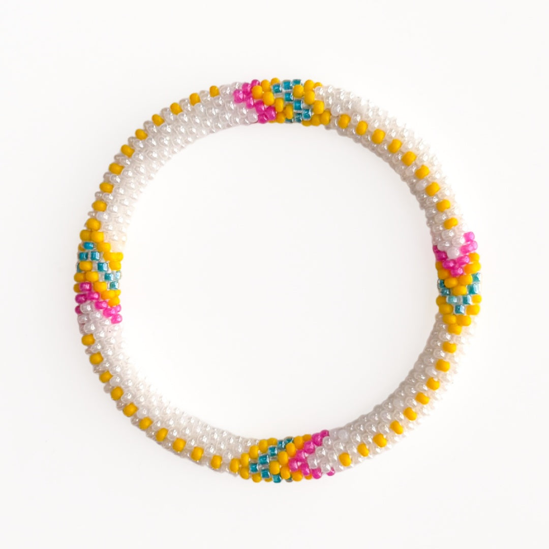 Bracelet népalais #124 (blanc, jaune et rose)