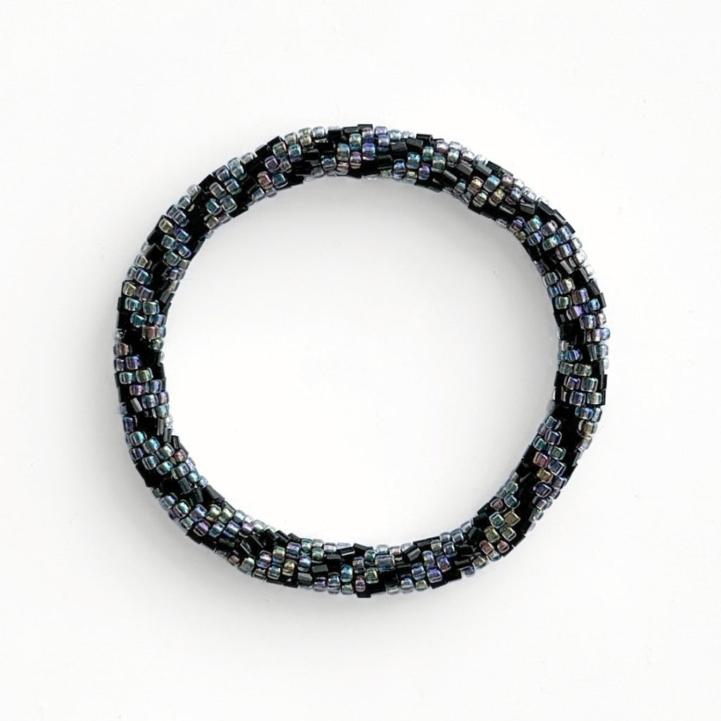 Bracelet népalais #57 (noir et irisé bleu-gris)
