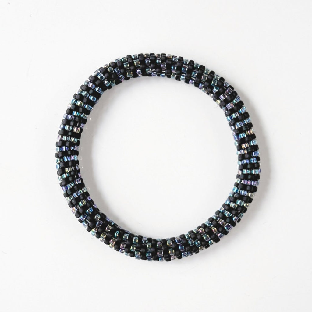 Bracelet népalais #58 (noir et irisé bleu)