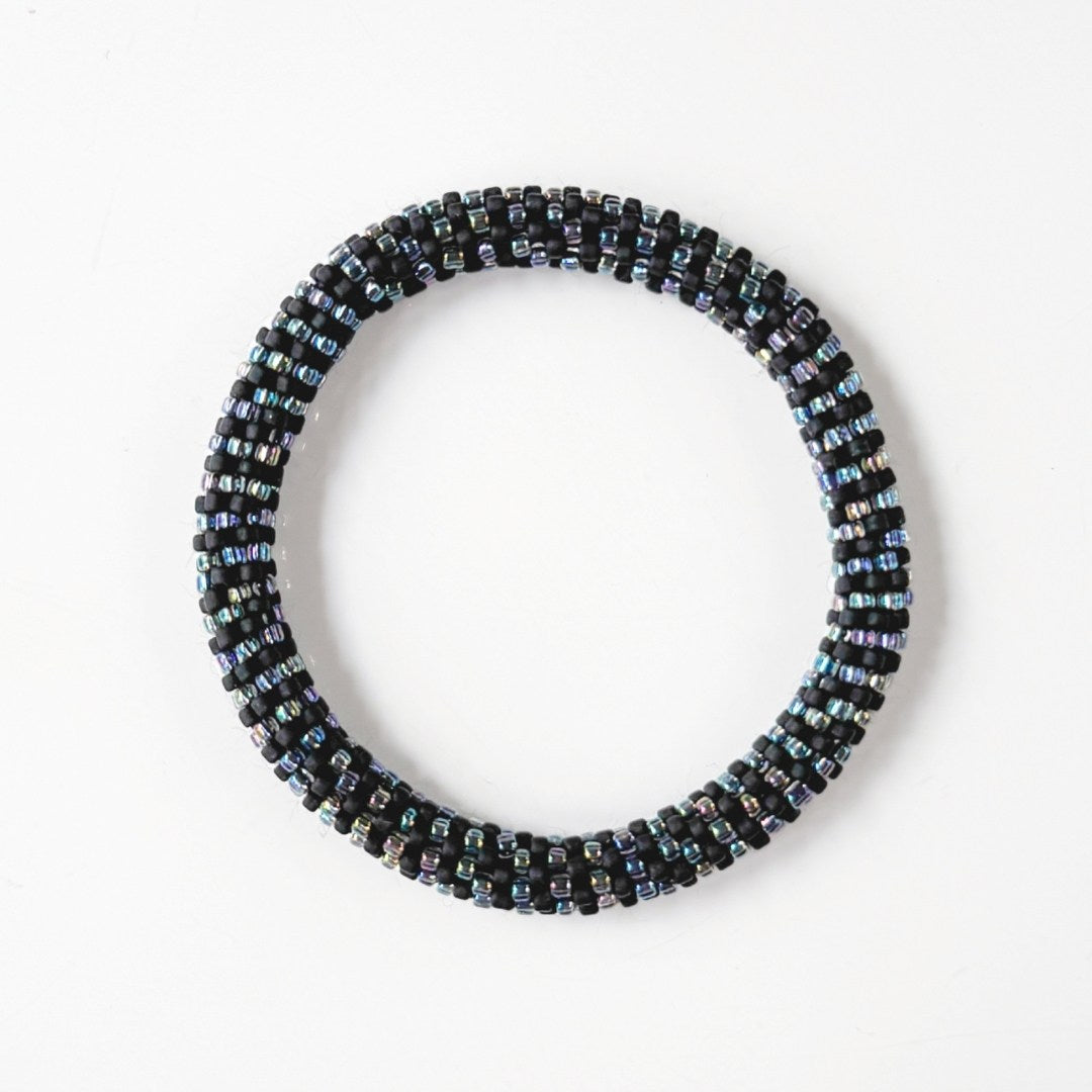 Bracelet népalais #58 (noir et irisé bleu)