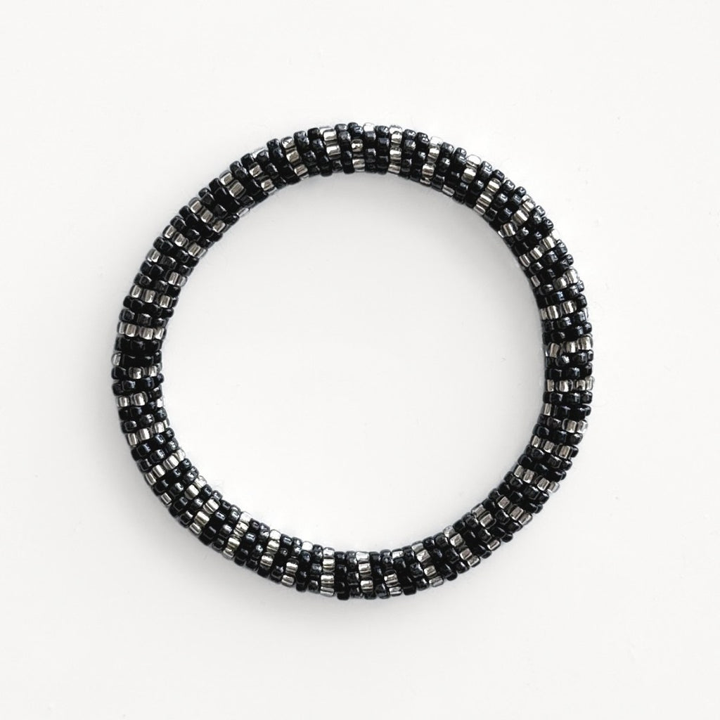 Bracelet népalais #60 (gris foncé et argent)