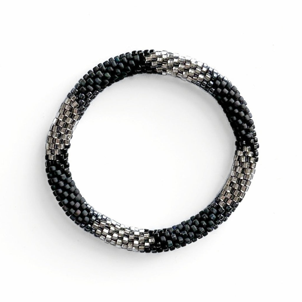 Bracelet népalais #63 (noir, dark silver et silver)