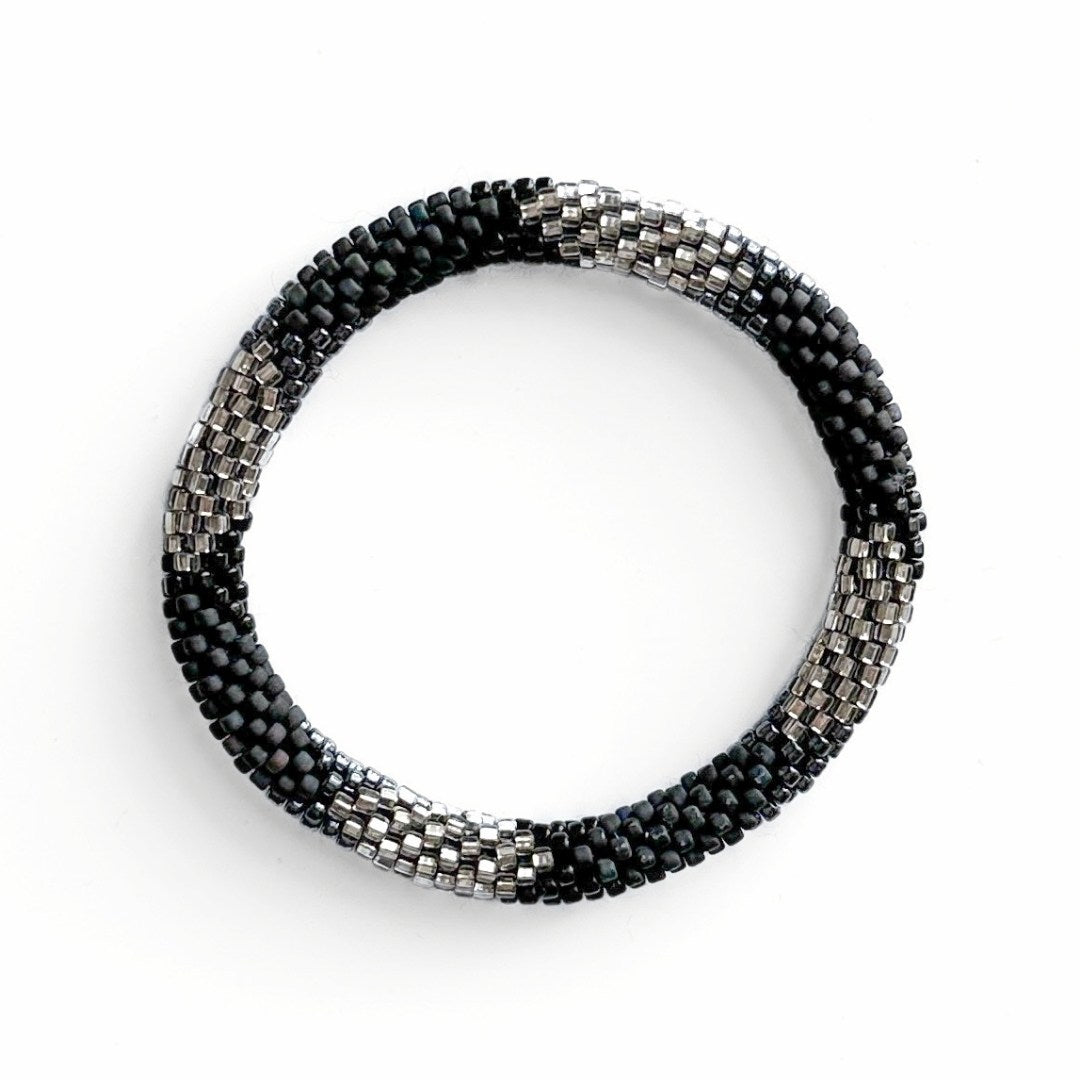Bracelet népalais #63 (noir, dark silver et silver)