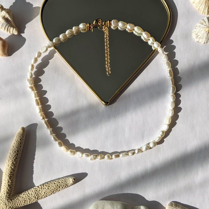 Choker Only Pearls