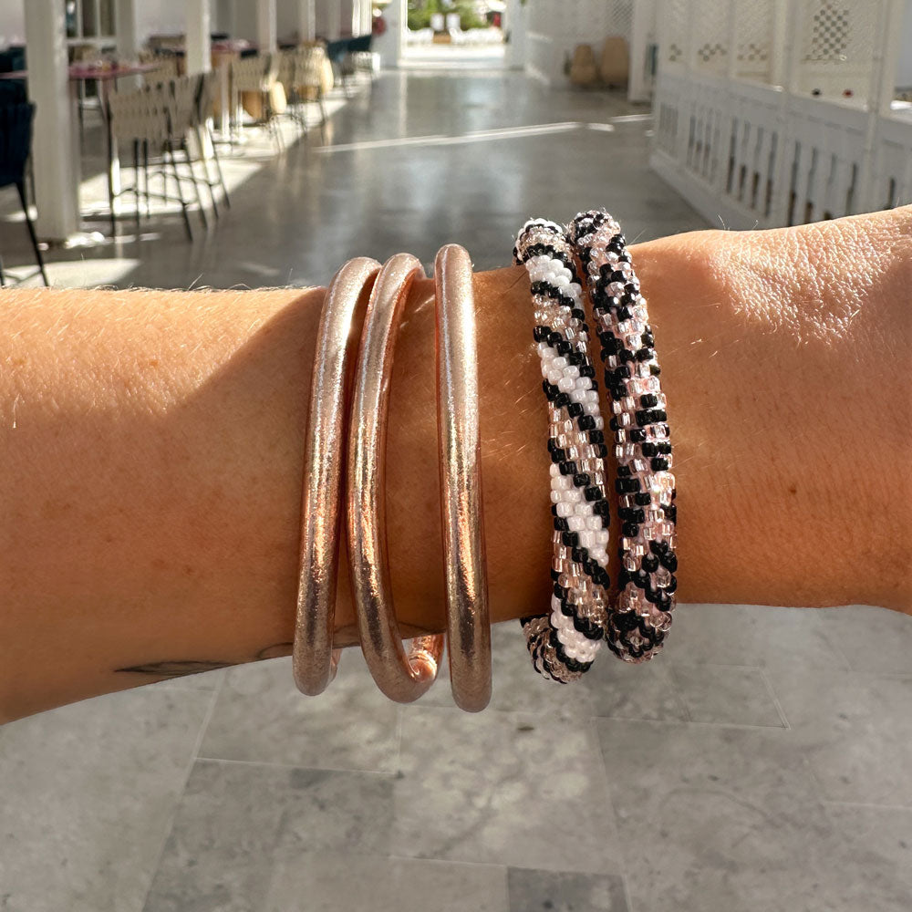 Lot joncs bouddhistes et bracelets népalais - champagne