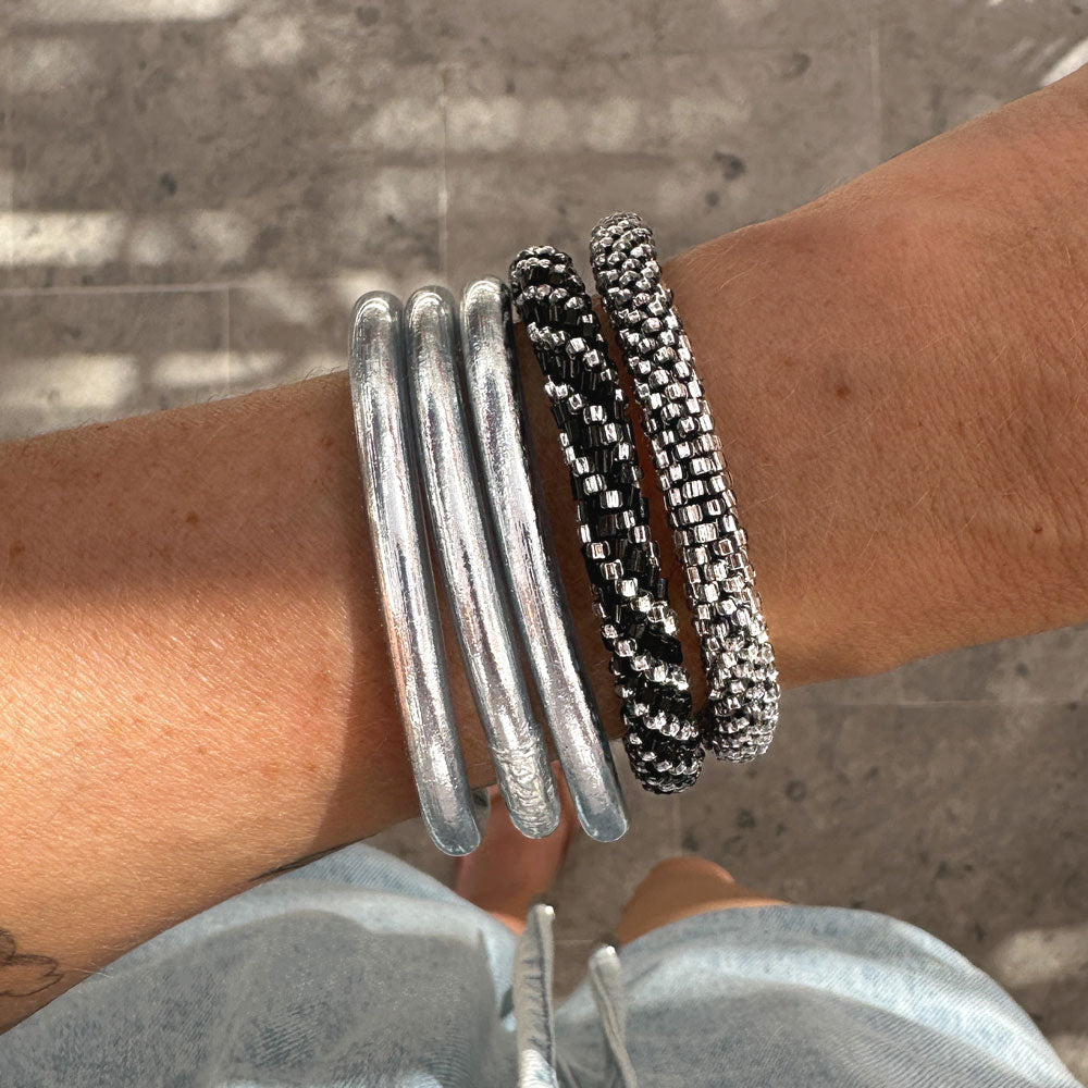 Lot joncs bouddhistes et bracelets népalais - silver